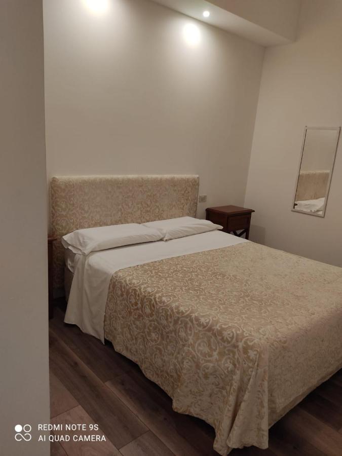 גרוסטו Gemini Camere E Suites מראה חיצוני תמונה