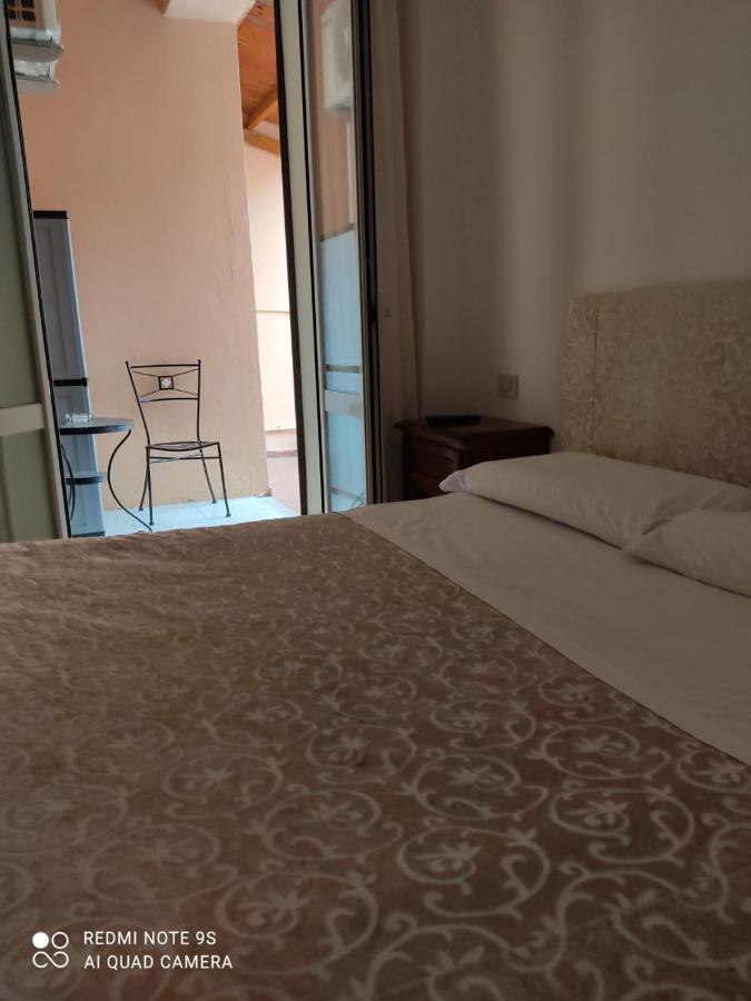 גרוסטו Gemini Camere E Suites מראה חיצוני תמונה