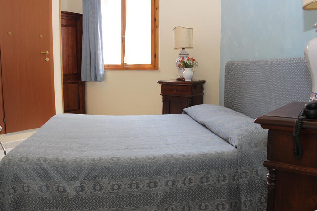גרוסטו Gemini Camere E Suites מראה חיצוני תמונה