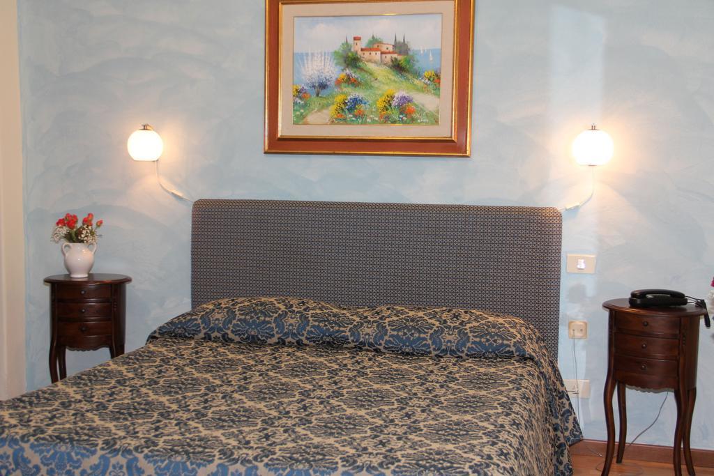 גרוסטו Gemini Camere E Suites מראה חיצוני תמונה