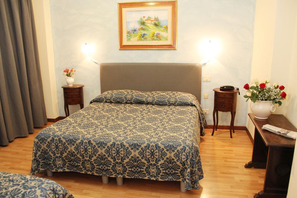 גרוסטו Gemini Camere E Suites מראה חיצוני תמונה