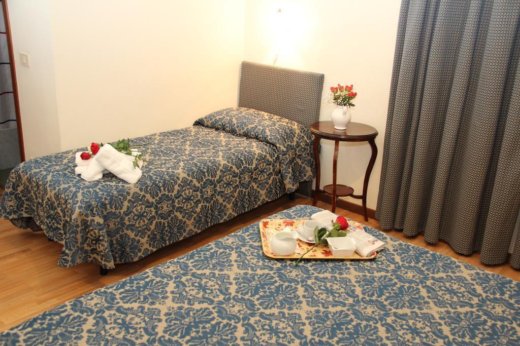 גרוסטו Gemini Camere E Suites חדר תמונה
