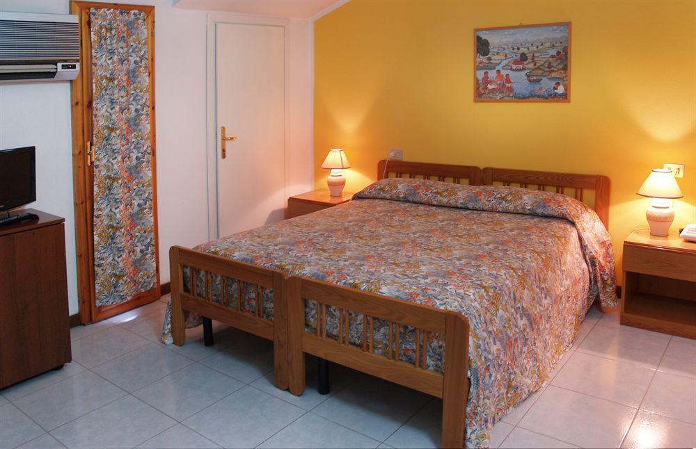 גרוסטו Gemini Camere E Suites מראה חיצוני תמונה