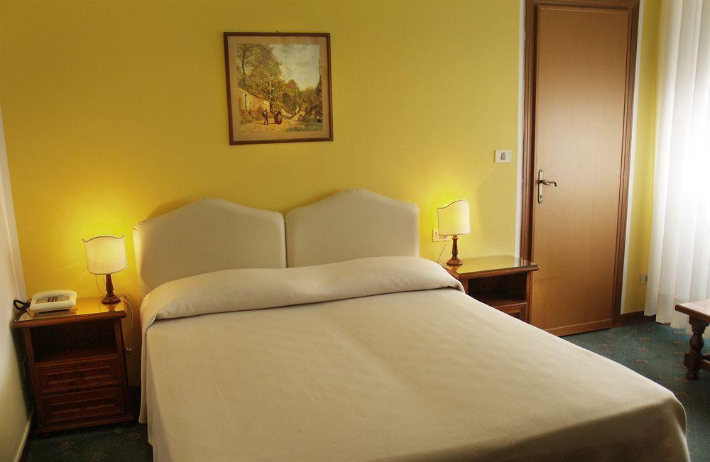 גרוסטו Gemini Camere E Suites מראה חיצוני תמונה