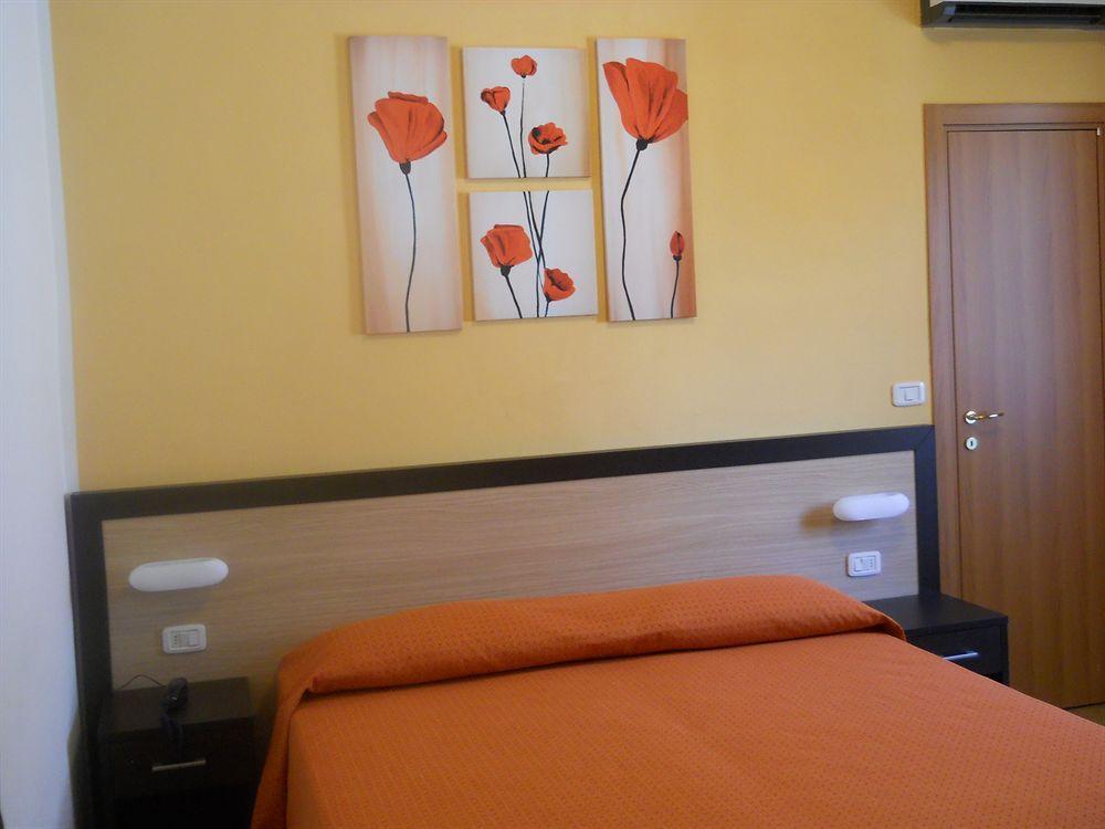 גרוסטו Gemini Camere E Suites מראה חיצוני תמונה